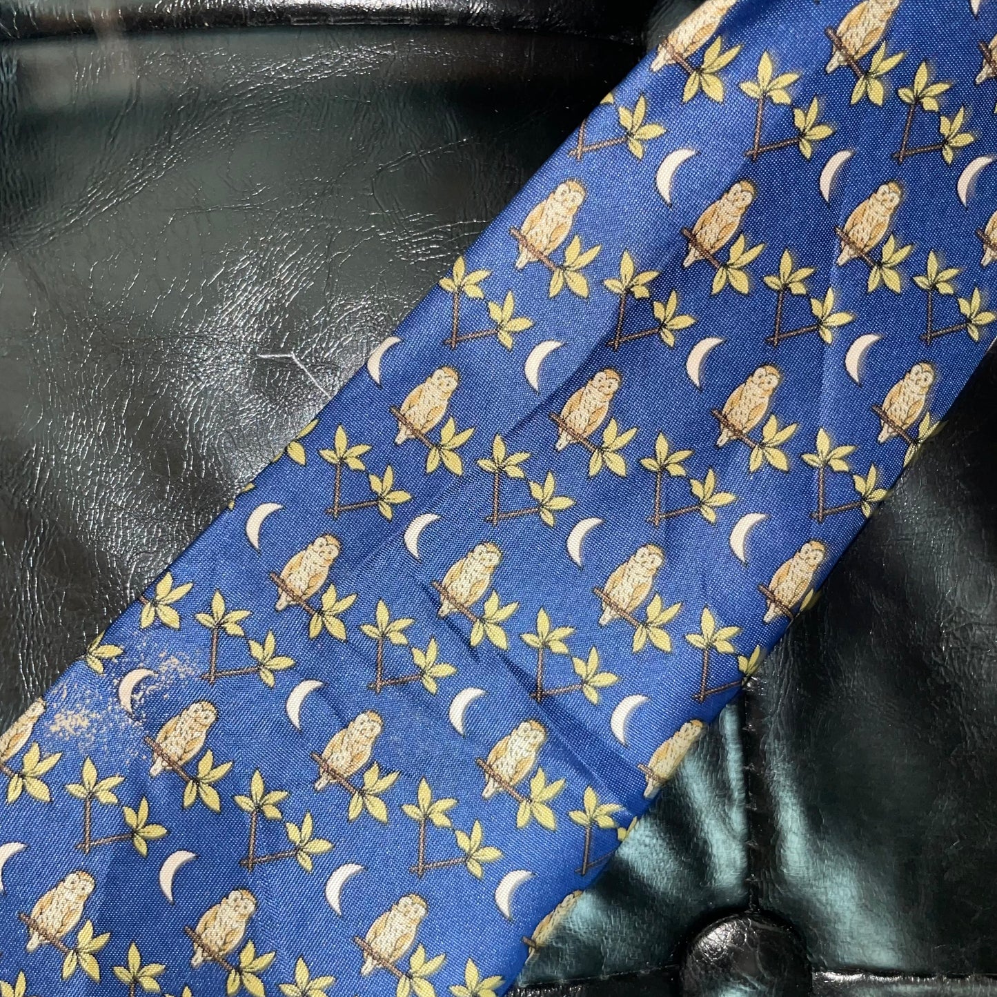 Vtg animal printed tie (owls)