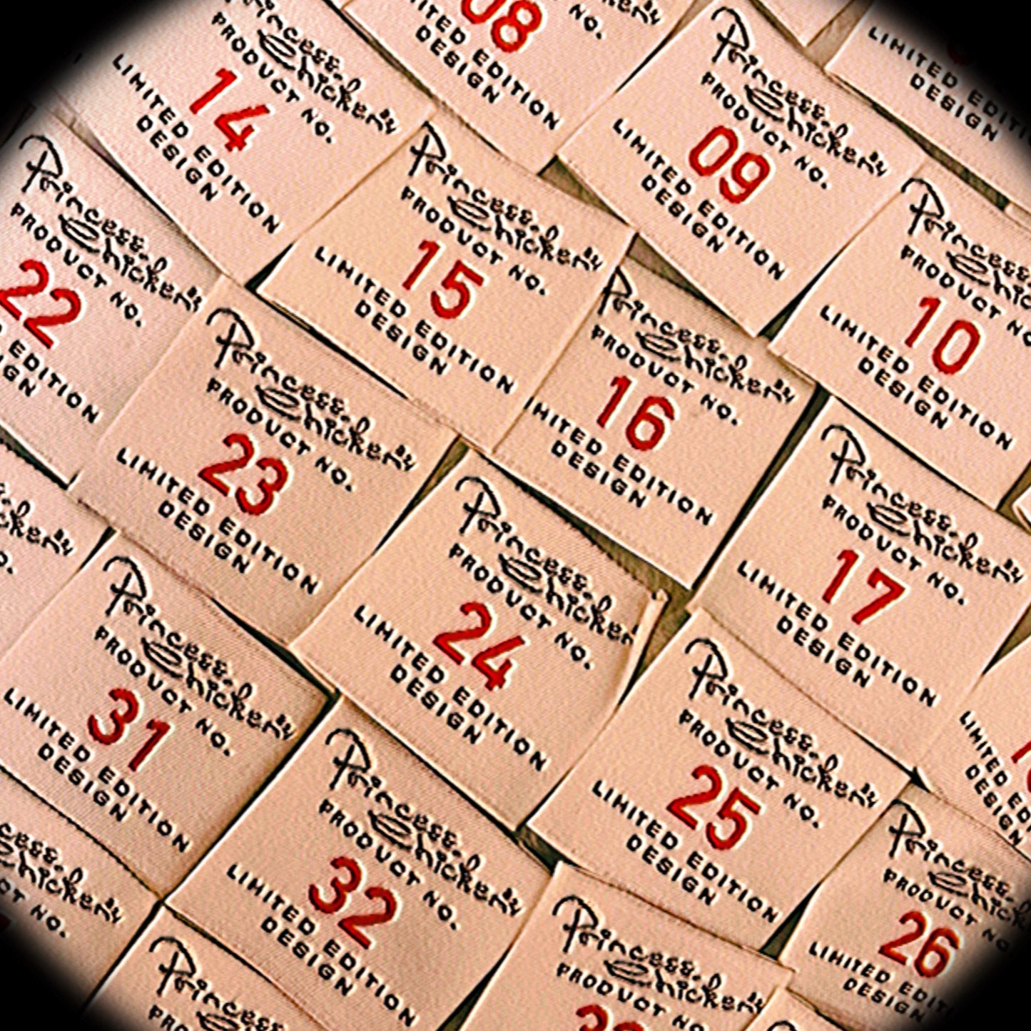 請查看此內容<slutwhite>自創限量版T卹</slutwhite>