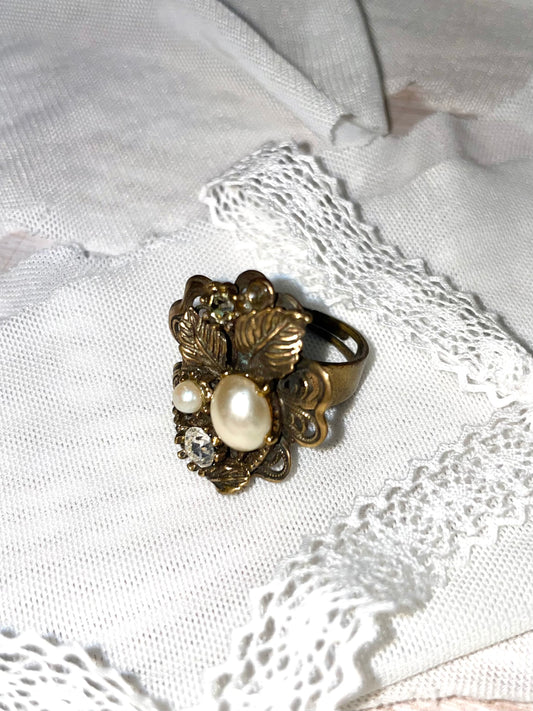 Vintage Bronzer Floral Ring ⊹ ࣪ ˖🕰️୭˚. ᵎᵎ🗝️